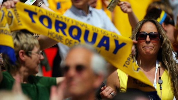 Torquay United pernah terpaksa memecat pelatih karena klub itu berganti kepemilikan. (