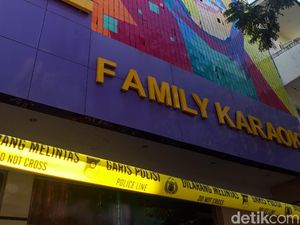 Polda Maluku Kejar Penari Erotis di Anang Family Karaoke ke Jakarta Polda Maluku Kejar Penari Erotis di Anang Family Karaoke ke Jakarta