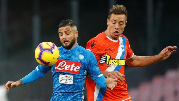 Lorenzo Insigne tampil membela Napoli menghadapi SPAL.