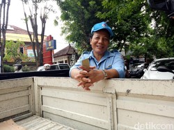 Kisah Ni Ketut Lastri, 18 Tahun Jadi Juru Parkir demi 2 Anak