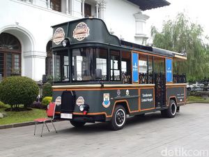 Genjot Pariwisata, Pemprov Jabar Hibah Bus Wisata ke-13 Daerah