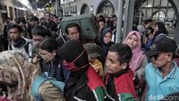 Libur Natal dan Tahun Baru, Stasiun Senen Dipadati Penumpang