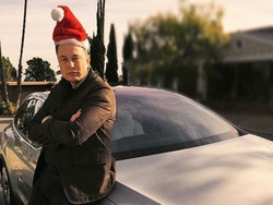 Santa Musk Bagi-bagi Laptop, Rogoh Kocek Sampai Rp 6 Miliar