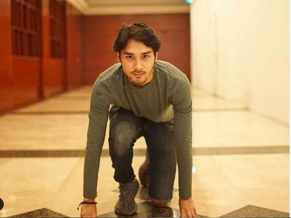 Demi Karier, Achmad Megantara Berhenti Kuliah Broadcasting Demi Karier, Achmad Megantara Berhenti Kuliah Broadcasting