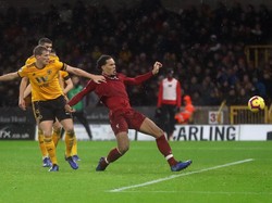 Liverpool memperbesar keunggulan menjadi 2-0 di menit ke-68. Umpan Salah dari depan kotak penalti diteruskan dengan sontekan Virgil van Dijk. (Foto: David Rogers/Getty Images)