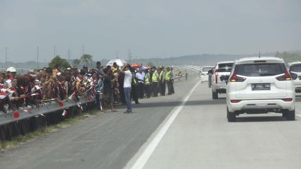 Mitsubishi Motors Krama Yudha Sales Indonesia (MMKSI) ikut dalam iring-iringan ekspedisi tol Trans Jawa.