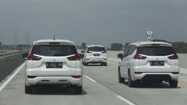 Rombongan Mitsubishi Xpander di Tol Trans Jawa