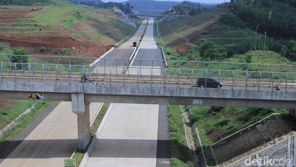 Penampakan Terkini Tol Cisumdawu yang Beroperasi Tahun Depan
