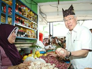 Blusukan ke Pasar Induk Banyuwangi, Mendag: Ada Kenaikan Sedikit Blusukan ke Pasar Induk Banyuwangi, Mendag: Ada Kenaikan Sedikit