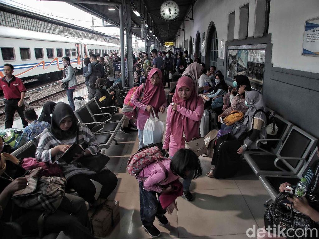 Dapat THR Dipakai Buat Mudik, Bisa Nggak Ya? Dapat THR Dipakai Buat Mudik, Bisa Nggak Ya?