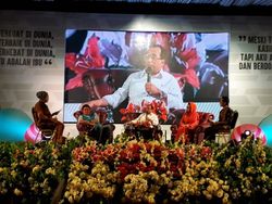 Hadiri Anugerah Ratu Sinuhun, Menhub Bicara Besarnya Peran Ibu