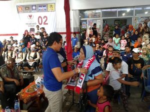 Gaya Sandi Rayakan Hari Ibu di Ponorogo