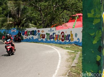 Menikmati Indahnya Pantai Natsepa yang Kini Warna-warni