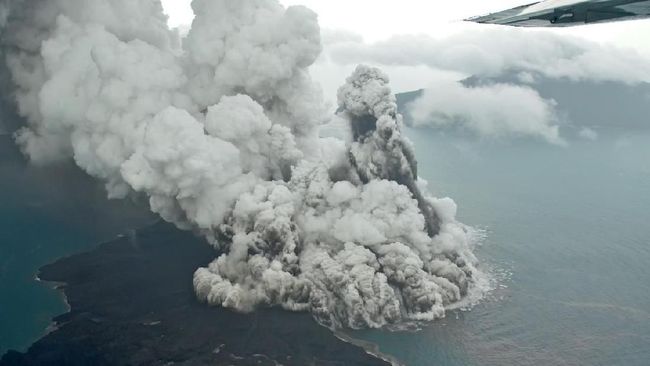 Berita Sejak 22 Desember, Gunung Anak Krakatau Alami Letusan Surtseyan Selasa 16 April 2024