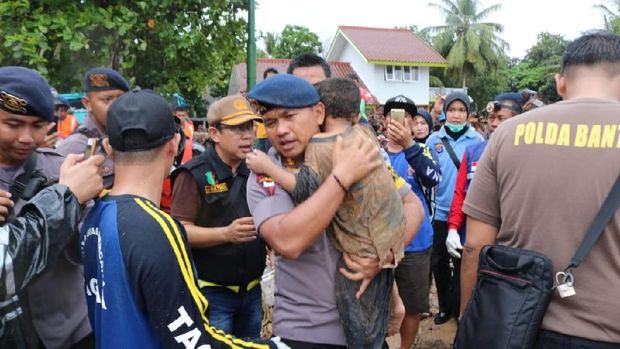 Bocah selamat dari tsunami