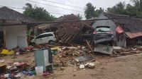 Dahsyatnya Dampak Tsunami Anyer: Rumah Roboh, Mobil Terseret