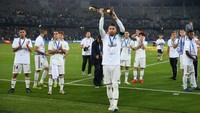 Madrid kini jadi tim tersukses di Piala Dunia Antarklub dengan empat gelar juara. Mereka mengungguli Barcelona yang punya tiga gelar. Foto: Francois Nel/Getty Images