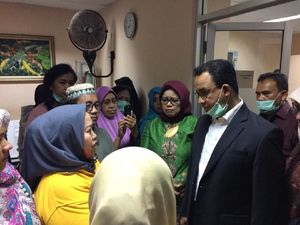 Anies Temui Korban Tsunami Banten di RSUD Tarakan