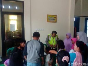 Takut Tsunami Susulan, Warga Anyer Ngungsi ke Gedung Takut Tsunami Susulan, Warga Anyer Ngungsi ke Gedung