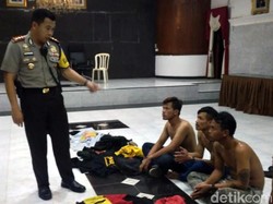 Kawanan Geng Motor Rusak Lapak Pakan Ikan di Sukabumi