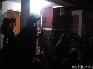 Rumah Duka Herman Seventeen Mulai Dipenuhi Pelayat Rumah Duka Herman Seventeen Mulai Dipenuhi Pelayat