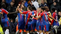 Pemain Palace merayakan gol yang dicetak Milivojevic. Itu merupakan gol penalti ke-13 dari Milivojevic sejak direkrut Palace pada musim lalu. (Foto: Carl Recine/Reuters)