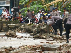 Potret Kerusakan Usai Tsunami Menerjang Anyer Potret Kerusakan Usai Tsunami Menerjang Anyer