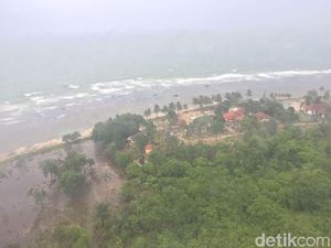 Hujan dan Angin Kencang Masih Terjadi di Lokasi Terdampak Tsunami Hujan dan Angin Kencang Masih Terjadi di Lokasi Terdampak Tsunami