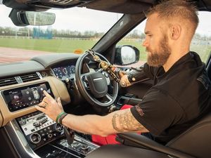 Mobil Mewah yang Ramah untuk Difabel