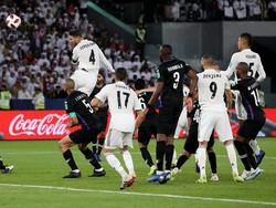 Sergio Ramos menambah gol untuk Madrid lewat sundulan di menit ke-78. Foto: Francois Nel/Getty Images