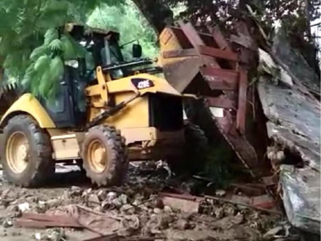 Pemerintah Kirim 31 Alat Berat Tangani Dampak Tsunami Anyer Pemerintah Kirim 31 Alat Berat Tangani Dampak Tsunami Anyer