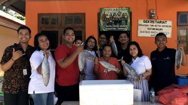 Berbagi Kasih Natal di Ambon