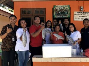 Berbagi Kasih Natal di Ambon