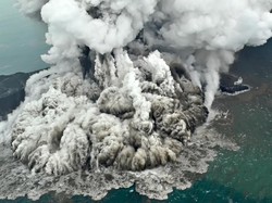 Longsor Gunung Anak Krakatau Diperkirakan Seluas 64 Hektare
