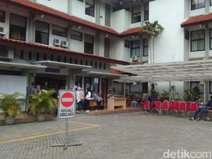 18 Korban Tsunami dari Rombongan PLN Dirawat di RS Puri Cinere 18 Korban Tsunami dari Rombongan PLN Dirawat di RS Puri Cinere
