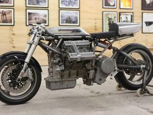 Gokil, Mesin V6 dari Mobil Maserati Dicangkok ke Motor