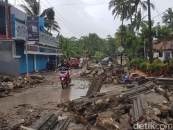 Tsunami Anyer, Warga Tanjung Lesung Bertahan di Pengungsian