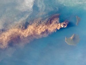 Melongok Wajah Anak Krakatau dari Antariksa Melongok Wajah Anak Krakatau dari Antariksa