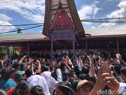 Berpakaian Adat Toraja, Jokowi Hadiri Perayaan Natal Oikumene