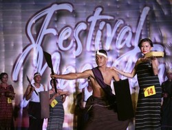 Tenun Ikat dan Fashion Show Pakaian Adat Hiasi Festival Nagi Tana