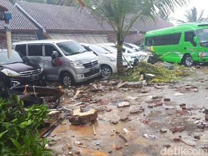 Segera Keluar dari Mobil saat Terjebak Genangan Air Tsunami