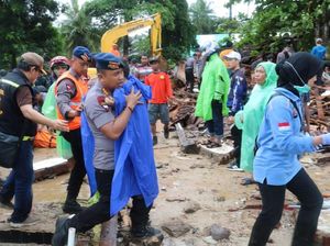 Kisah Bocah Laki-laki Selamat dari Reruntuhan Akibat Tsunami