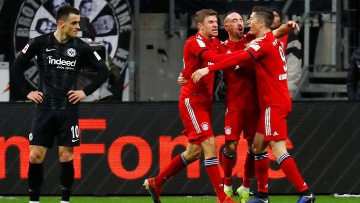 Bayern Munich menang 3-0 di kandang Eintracht Frankfurt. (Foto: Kai Pfaffenbach/Reuters) Bayern Munich menang 3-0 di kandang Eintracht Frankfurt. (Foto: Kai Pfaffenbach/Reuters)