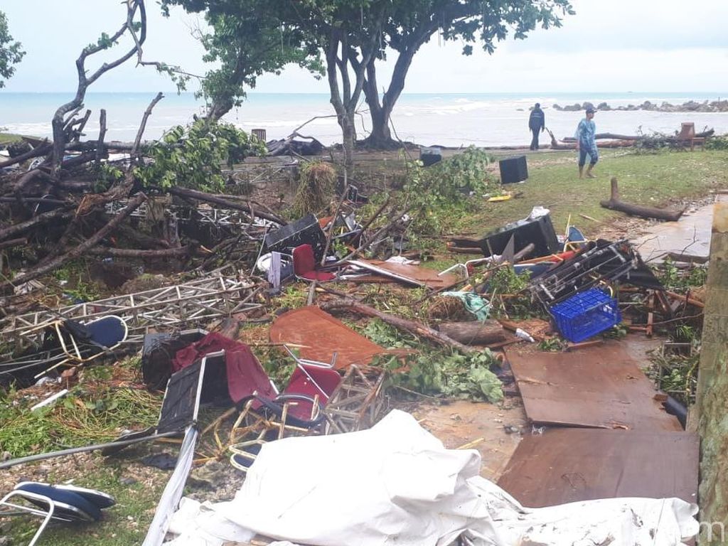 Satu Jam Usai Tsunami Terjang Tanjung Lesung Satu Jam Usai Tsunami Terjang Tanjung Lesung