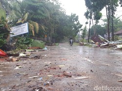 102 Gardu Listrik PLN Padam Akibat Tsunami Anyer