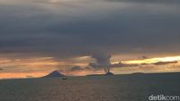 Foto Anak Krakatau 3 Jam Sebelum Tsunami, Asap Membubung Tinggi
