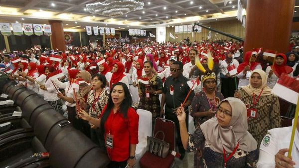 Rieke Diah Pitaloka Pimpin Rapat Akbar Ribuan Buruh