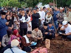 Jenazah Aa Jimmy Dimakamkan di Cianjur