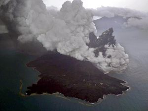 Gunung Anak Krakatau Menyusut, Potensi Tsunami Kian Kecil Gunung Anak Krakatau Menyusut, Potensi Tsunami Kian Kecil