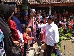 Kunjungi Pengungsi di Pandeglang, Menhub Sampaikan Pesan Jokowi